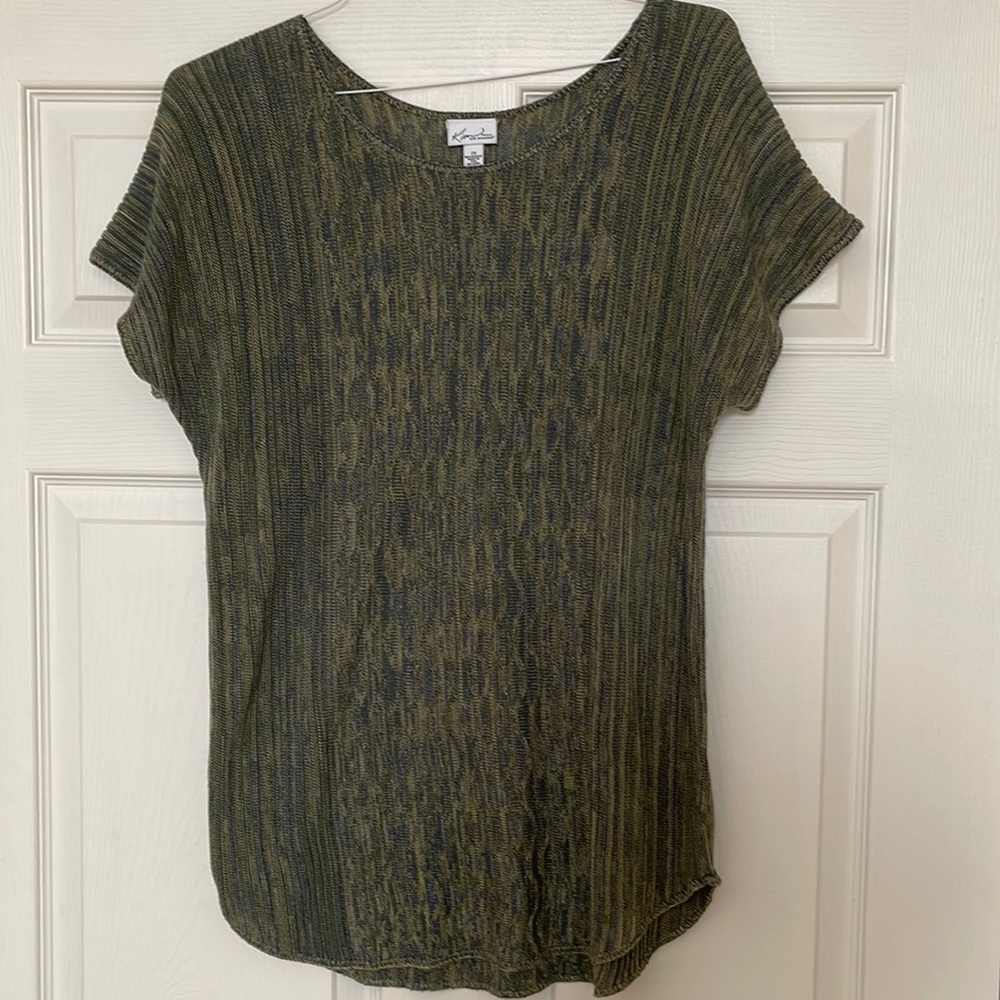 Light weight sweater